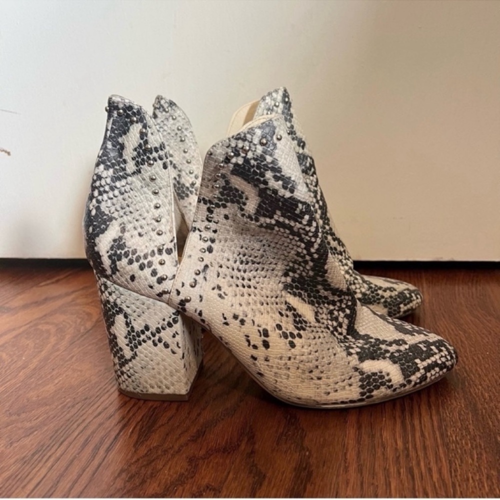 Steve Madden rockstar snake embossed faux leather studded booties 
size 9.5